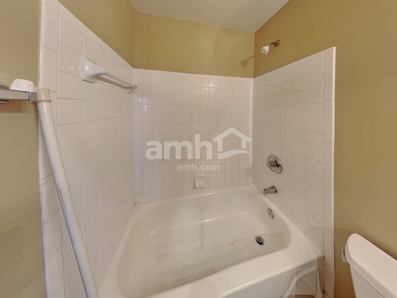 Building Photo - 1777 Woodstock Dr