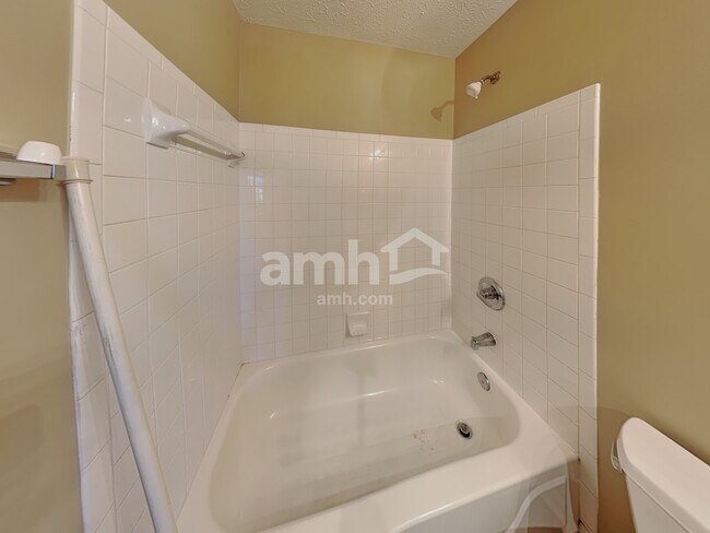 Building Photo - 1777 Woodstock Dr