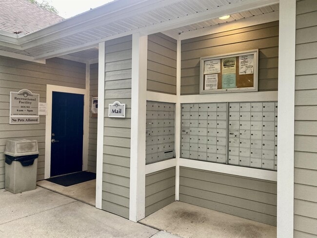 Building Photo - 10000 SW 52nd Rd