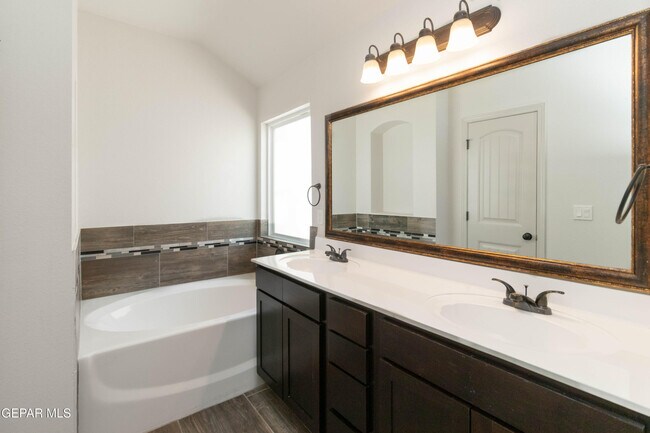 Building Photo - 14805 Jack White Ave