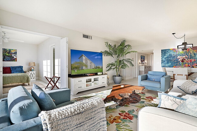 Building Photo - 575 Oaks Ln