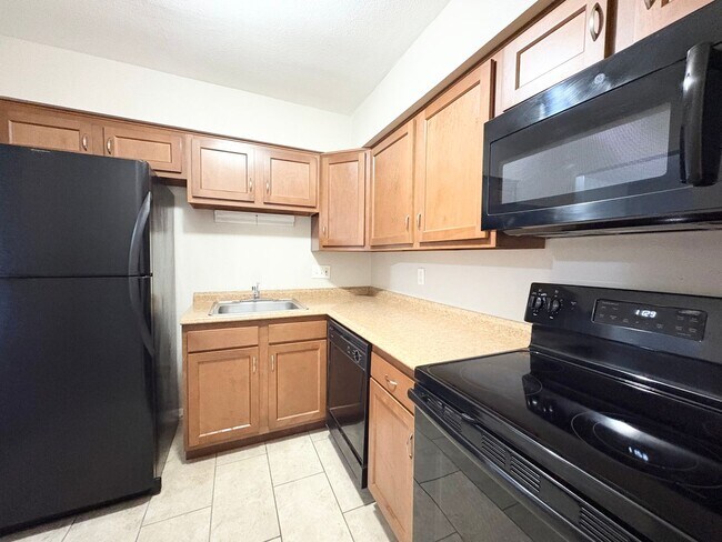 Building Photo - Altamonte Springs 1B/1BA Ground Floor Condo ~ Available NOW!!