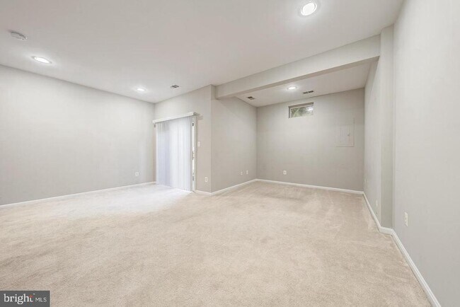 Building Photo - 43122 Forest Edge Square