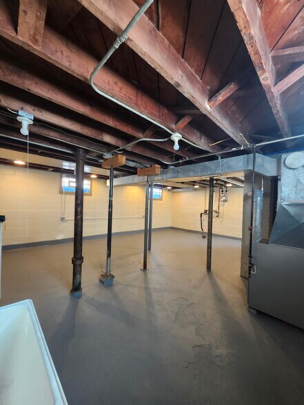 Building Photo - 5923 N 38th St