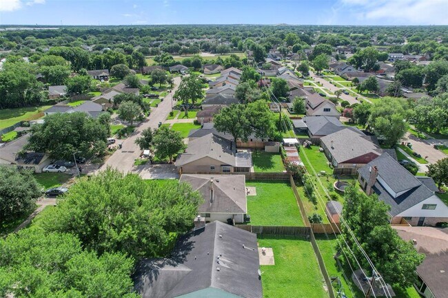 Building Photo - 6631 Villarreal Dr