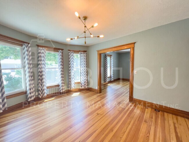 Building Photo - Patty Jewett Bungalow