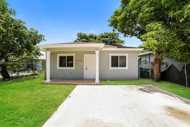 Primary Photo - 10131 W Indigo St