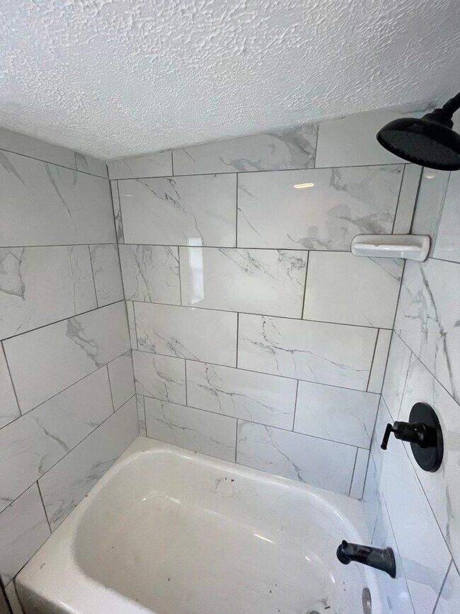 Building Photo - Renovated home on small, perfect little st...