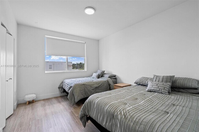 Building Photo - 10330 NW 68th St