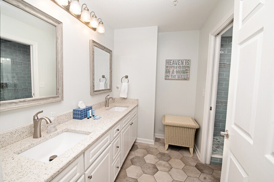 Building Photo - 235 Atlantis Cir