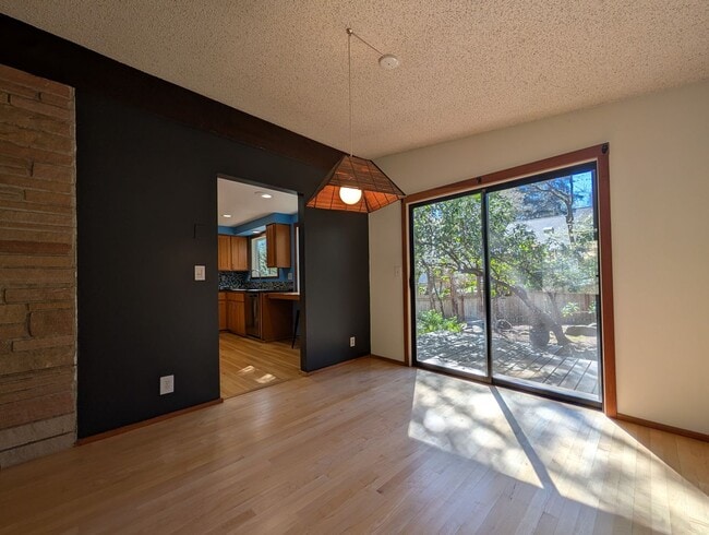 Building Photo - Fantastic 3-Bedroom, 2.5-Bath Home In East Eugene!