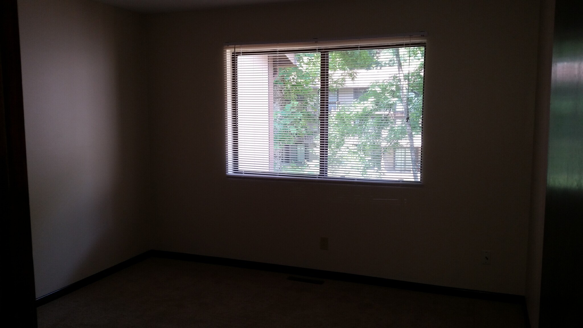 Building Photo - 24180 Woodridge Cir