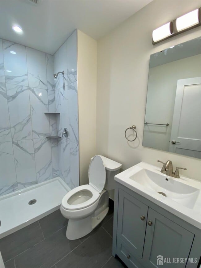 Building Photo - 14 Belmont Ave