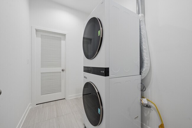 Building Photo - 1952 W Ohio St