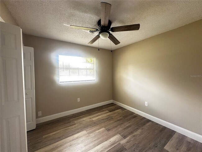 Building Photo - 3700 SE 34th Ct