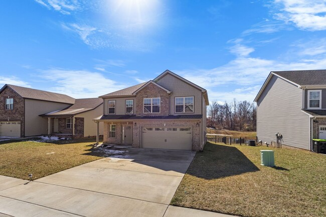 Building Photo - Beautiful Home in Clarksville!