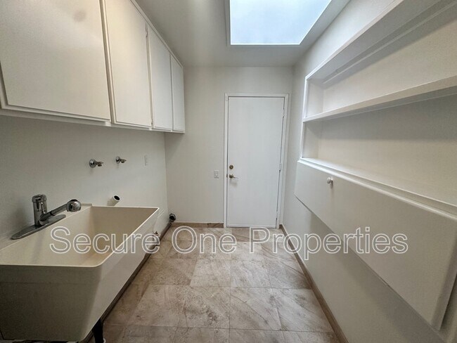 Building Photo - 1390 Calle Pecos