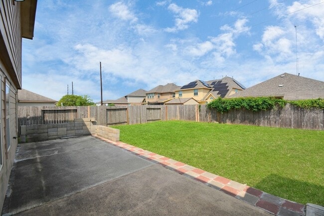 Building Photo - 3210 Aldridge Dr
