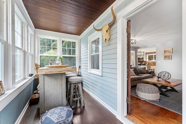 Building Photo - 14 Mc Donald St