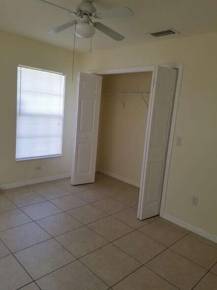 Building Photo - 4616-4618 24th St Sw