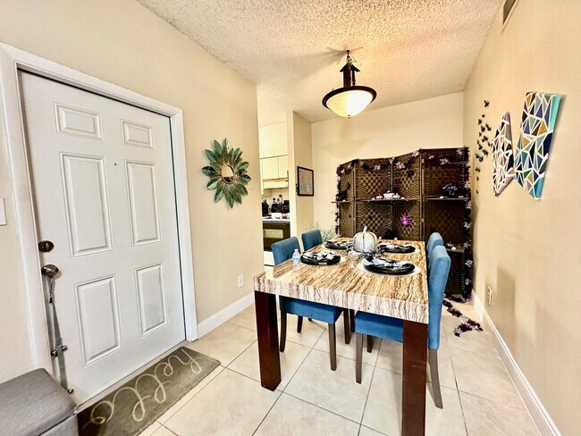 Building Photo - 661 Cypress Lake Blvd