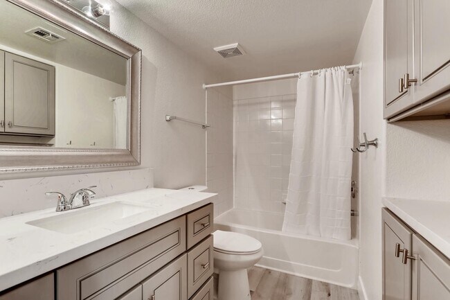 Building Photo - Tuscano Condo 1 Bedroom