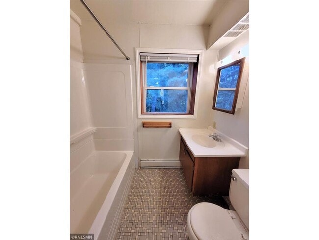 Building Photo - 545 Birchcrest Dr