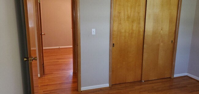 Building Photo - 1607 Highridge Dr
