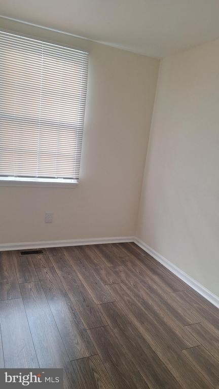 Building Photo - 102 Royal Ct Ln