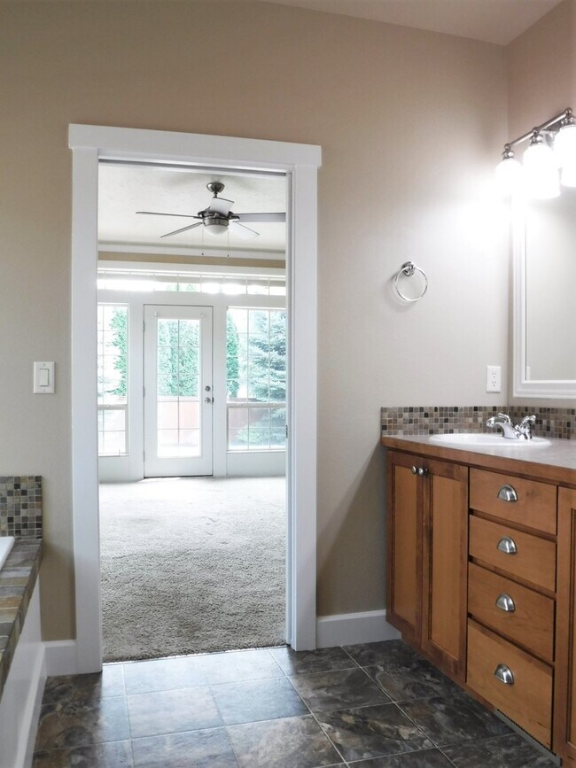 Building Photo - The perfect Eagle home with 3 bed, 3 bath, office, and bonus room! Located off Floating Feather b...