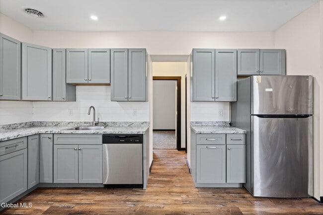 Building Photo - 821 23rd St