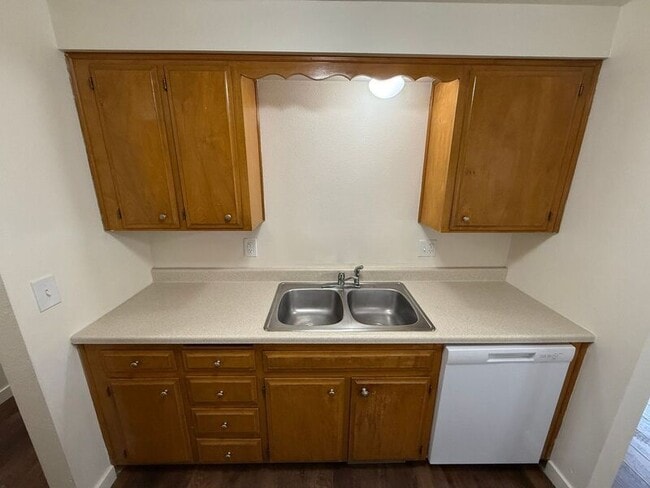 Building Photo - 677 Glen Creek Rd NW