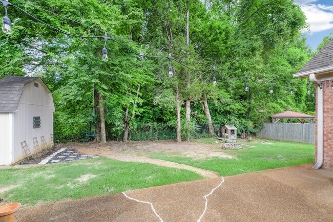 Building Photo - 4905 Springtree Dr
