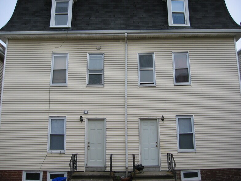 Building Photo - 363 Windsor St