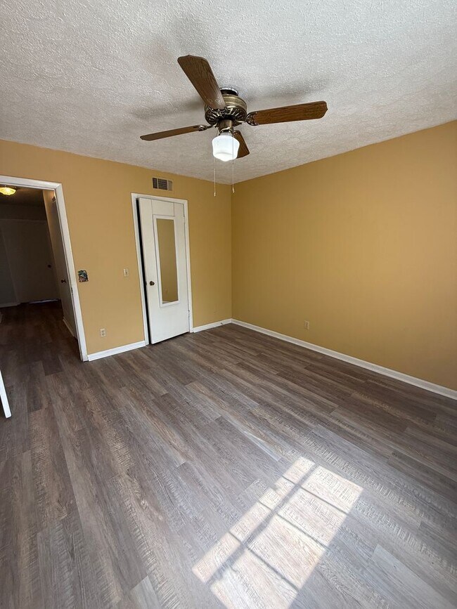 Building Photo - 706 Tibet Ave