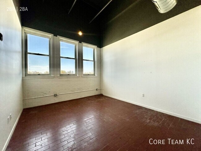 Building Photo - 1180 E 30th St