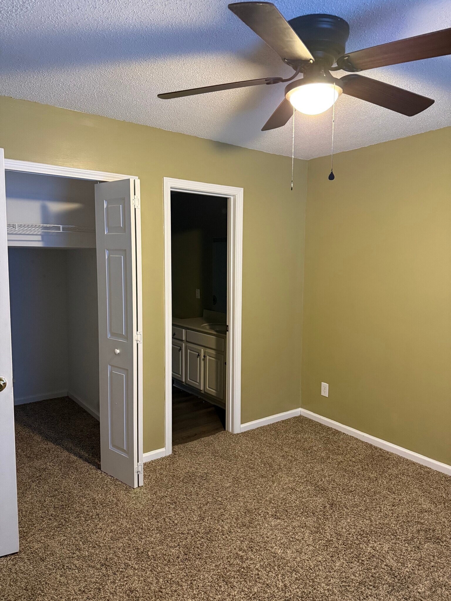 Building Photo - 1914 Ray Alexander Dr