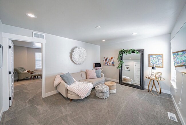 Building Photo - AWESOME END UNIT with attached 2 stall garage and additional personal parking spot on the exterior