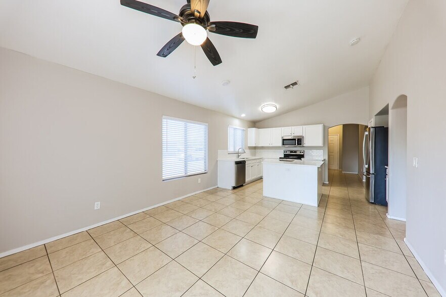 Building Photo - 13117 N El Frio St