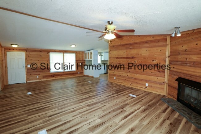 Building Photo - Large Home