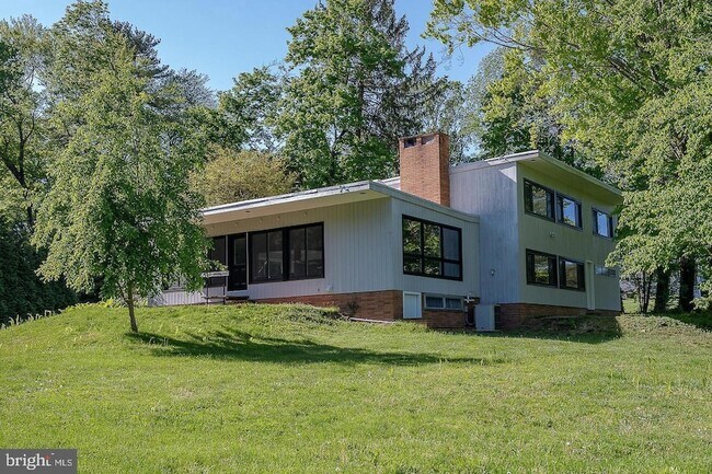 Building Photo - 701 Mt Pleasant Rd