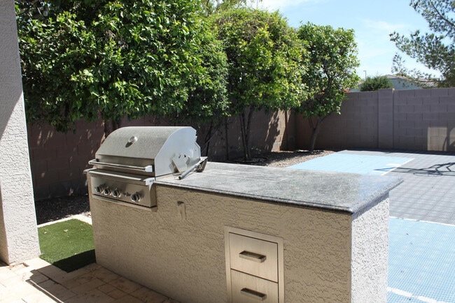 Building Photo - 3458 E Loma Vista St