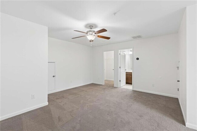 Building Photo - 3377 Vintage Cir SE