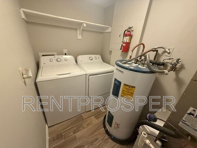 Building Photo - 1051 June Dr