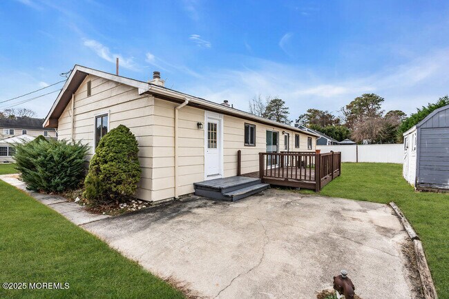 Building Photo - 1841 2nd Ave