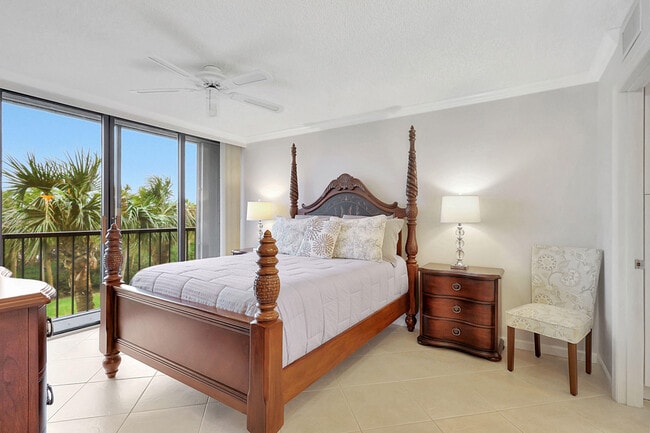 Building Photo - 5059 N Hwy A1A