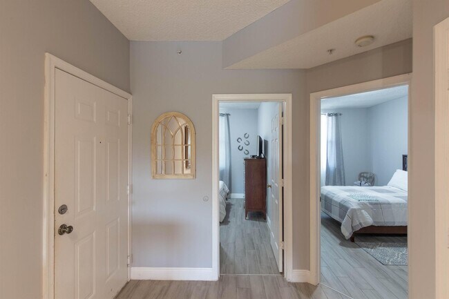 Building Photo - 2040 Greenview Shores Blvd