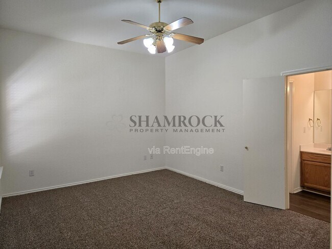 Building Photo - 10201 Lilac Ln