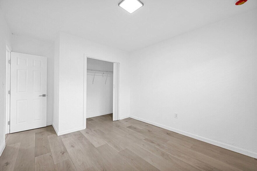 Building Photo - 6432 NE 1st Ct