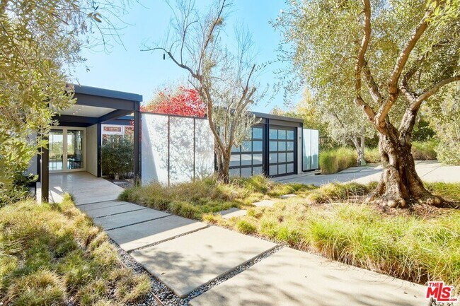 Building Photo - 15960 Alcima Ave